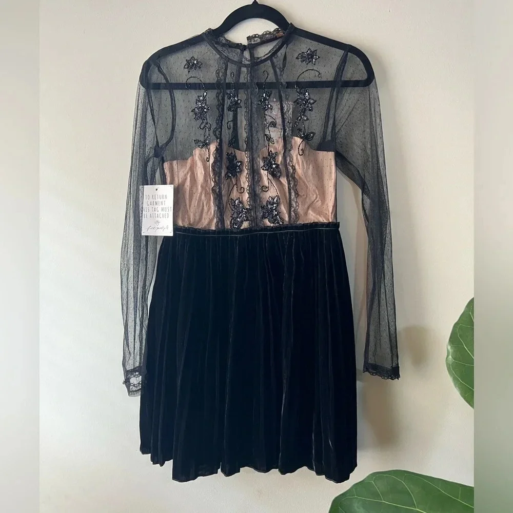 Free People lace and velvet mini dress size 4 NWT coquette girl goth sequins - Picture 3 of 8